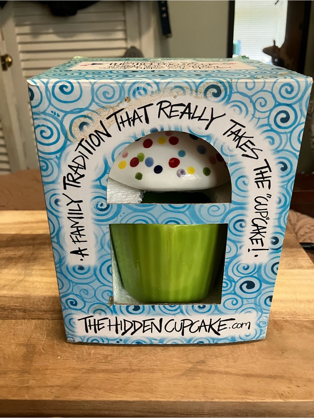 NIB Magnolia Lane The Hidden Cupcake Birthday Gift Box